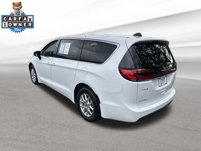 Used 2024 Chrysler Pacifica Touring-L image 5