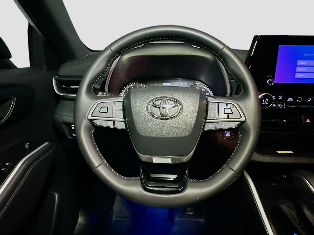 Used 2023 Toyota Highlander XSE FWD image 13