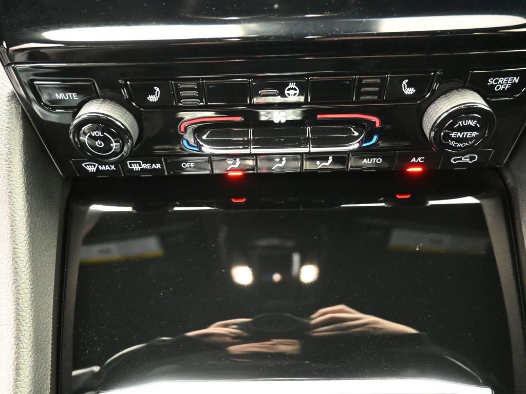 Used 2024 Jeep Grand Cherokee L Limited w/ Black Appearance Package image 28