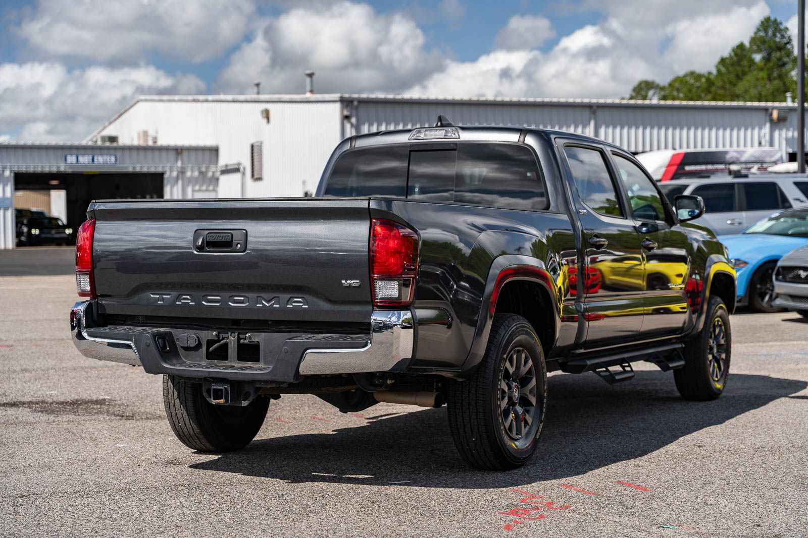 Used 2023 Toyota Tacoma SR5 RWD image 7