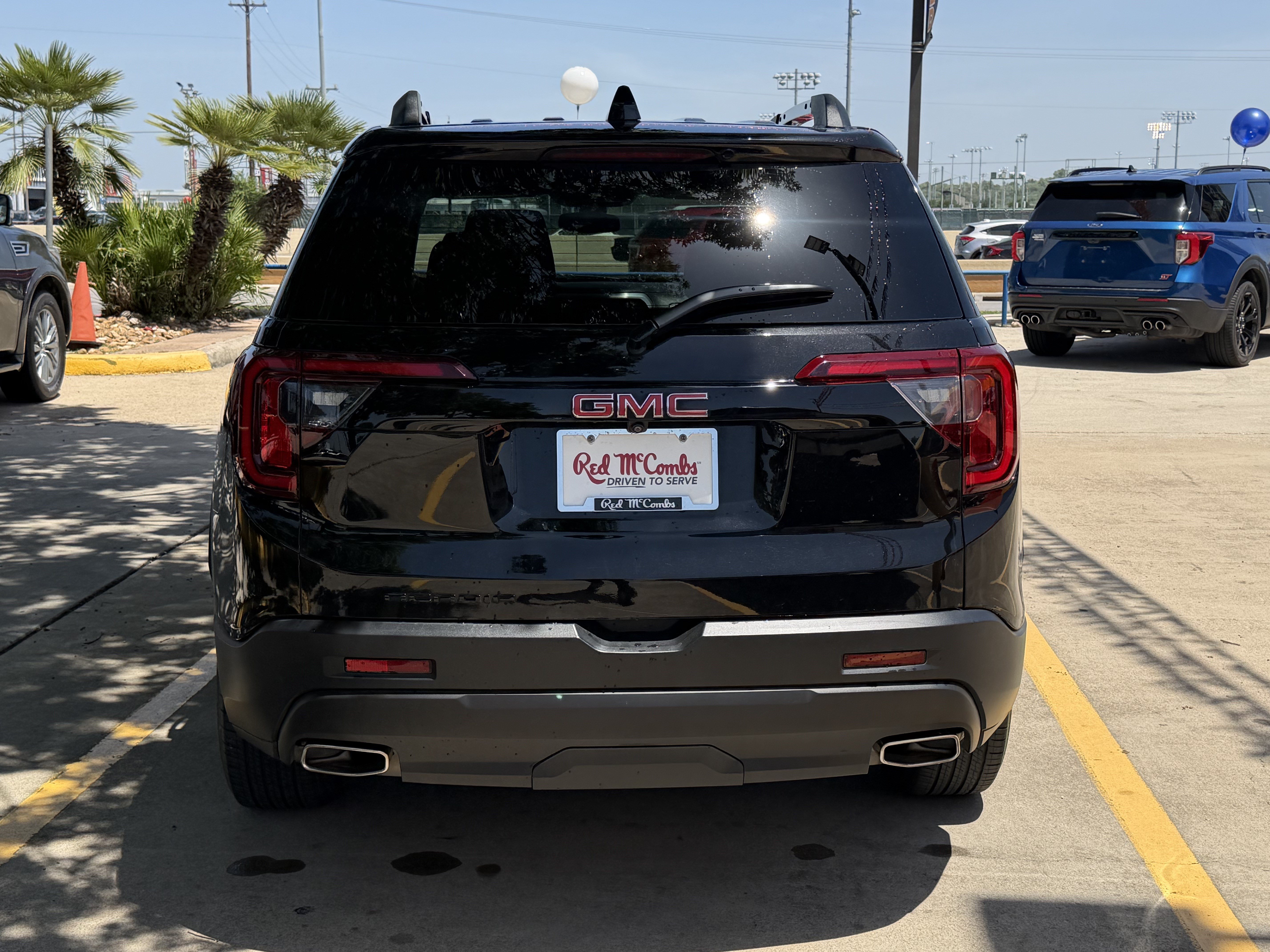 Used 2023 GMC Acadia SLT w/ Elevation Edition FWD image 7