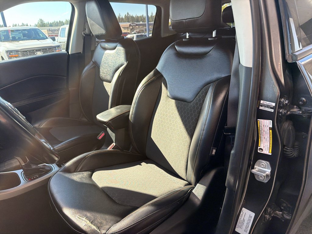 Used 2017 Jeep Compass Latitude w/ Popular Equipment Group FWD image 18
