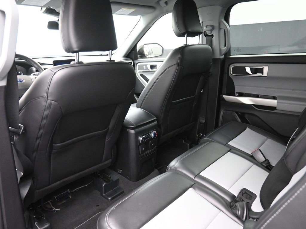 Certified 2022 Ford Explorer XLT w/ Equipment Group 202A image 2