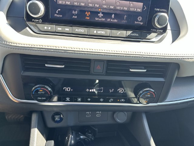 Used 2025 Nissan Rogue SV FWD image 19
