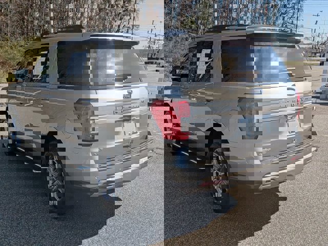 Certified 2023 Ford Expedition XLT image 3