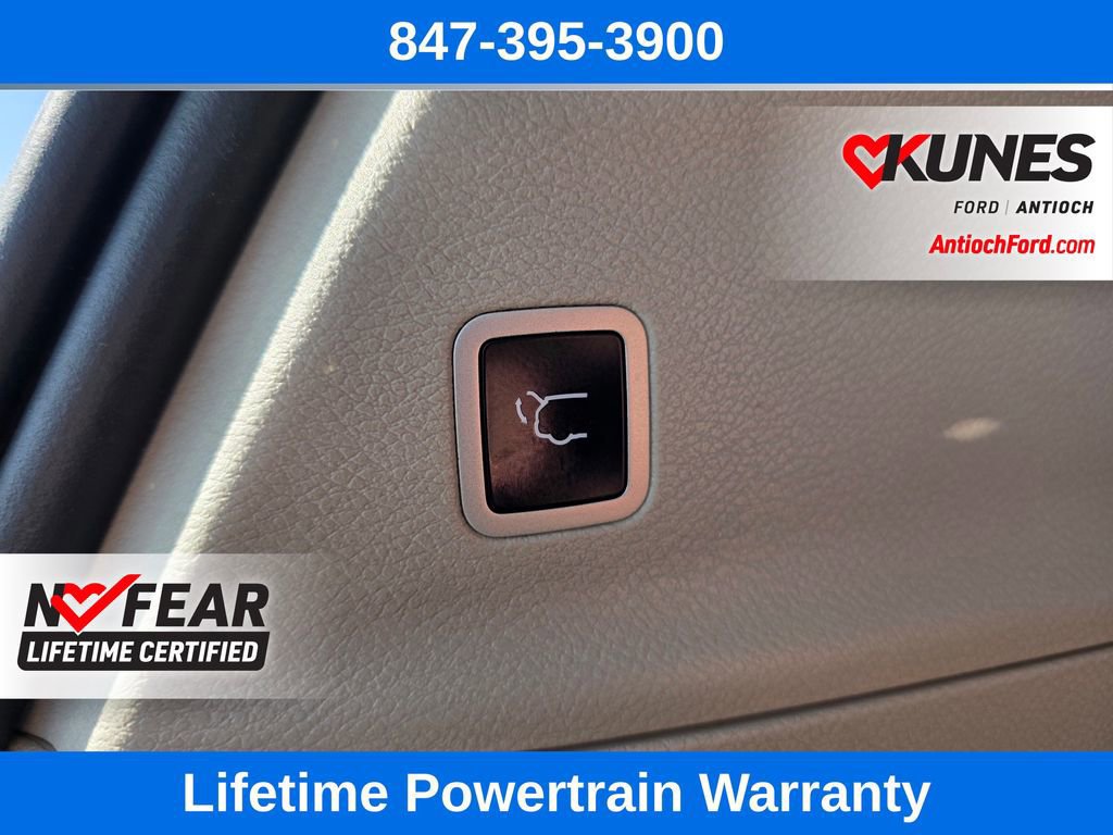 Used 2023 Chrysler Voyager LX image 26