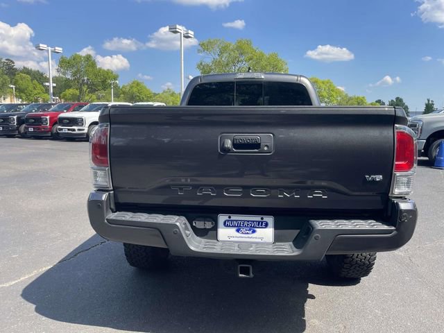 Used 2020 Toyota Tacoma TRD Sport w/ TRD Premium Sport Package AWD/4WD image 5