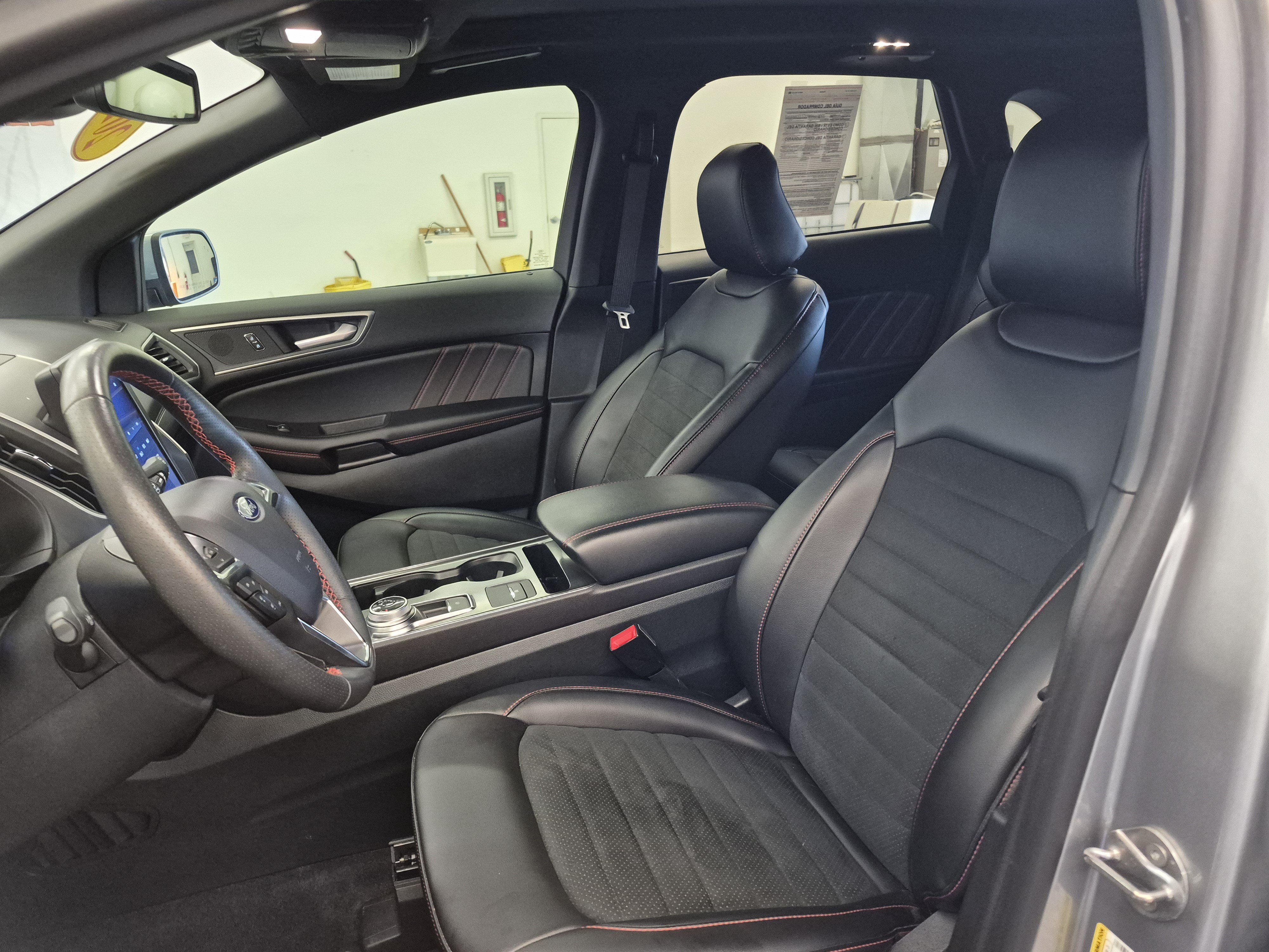 Certified 2024 Ford Edge ST-Line AWD/4WD image 11