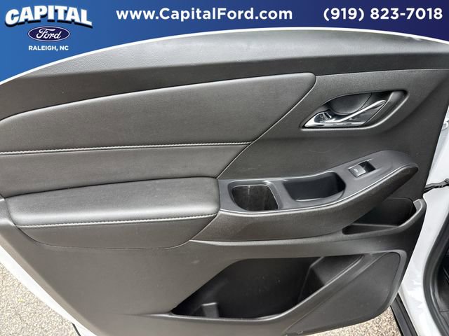 Used 2022 Chevrolet Traverse LT FWD image 18
