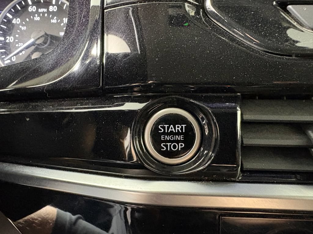Used 2022 Nissan Pathfinder SV AWD/4WD image 22
