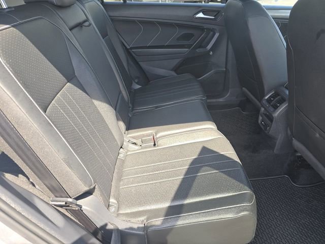 Used 2022 Volkswagen Tiguan SE AWD/4WD image 17