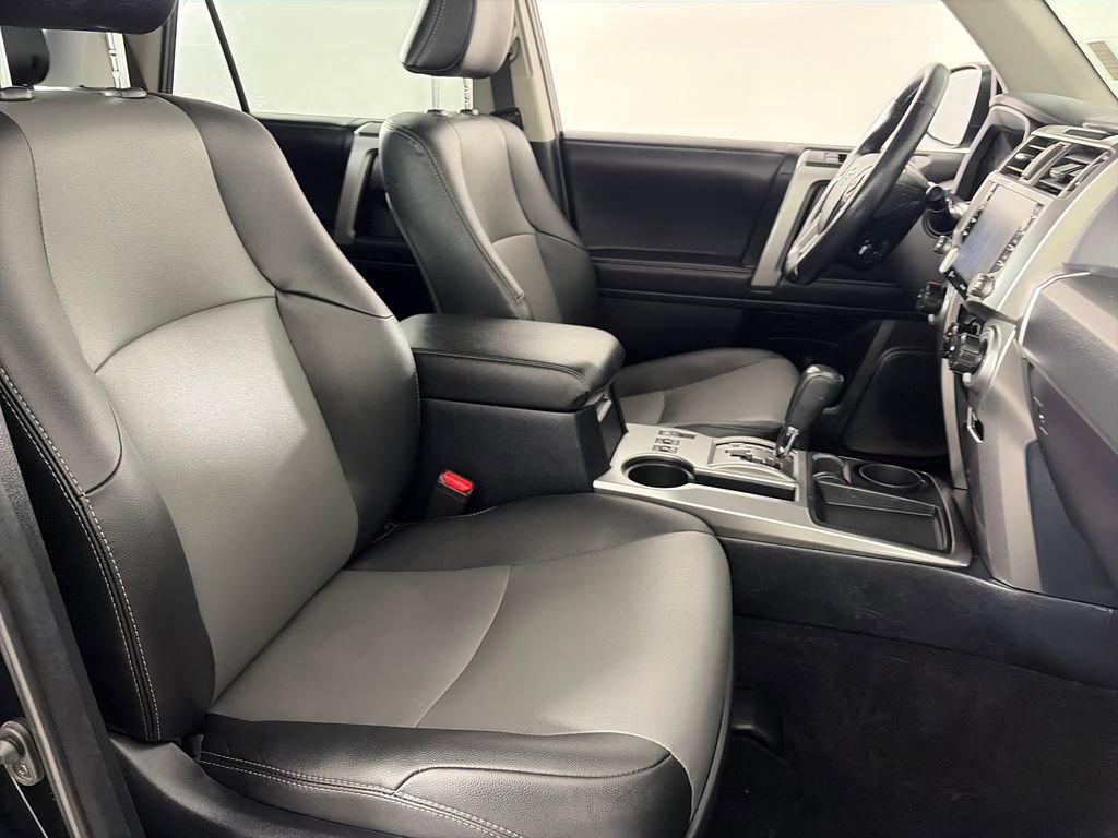 Used 2024 Toyota 4Runner SR5 Premium w/ Moonroof Package RWD image 31