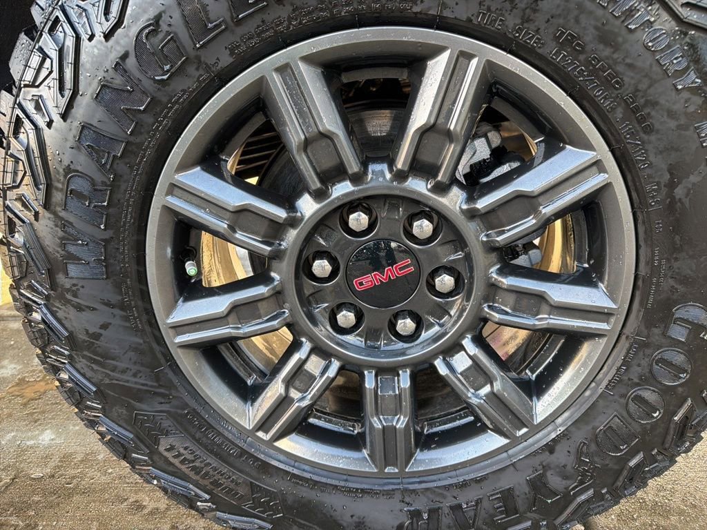 Used 2025 GMC Sierra 1500 AT4X image 47