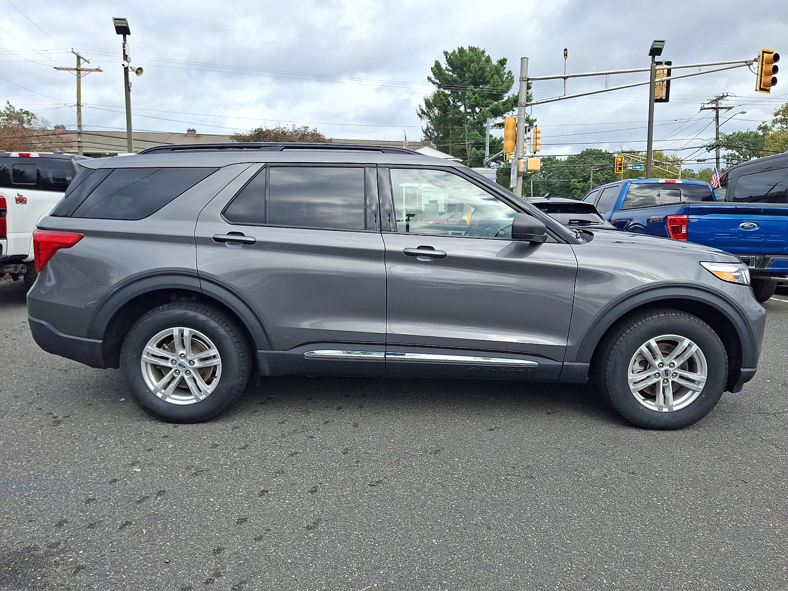 Certified 2023 Ford Explorer XLT w/ Equipment Group 202A AWD/4WD image 12
