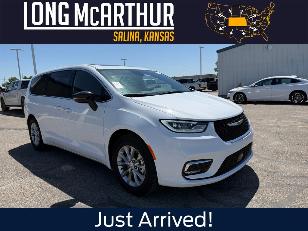 Used 2026 Chrysler Pacifica Limited FWD image 1