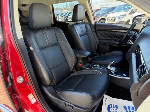 Used 2018 Mitsubishi Outlander 4WD Plug-In Hybrid image 14