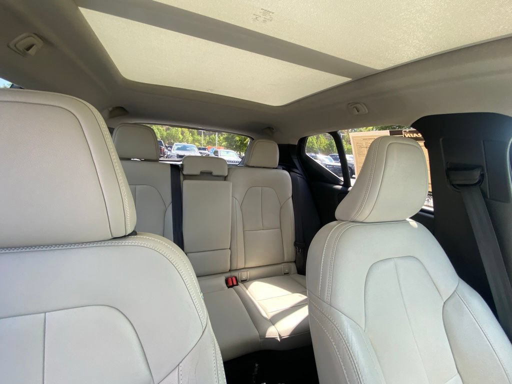 Used 2021 Volvo XC40 T4 Momentum FWD image 30