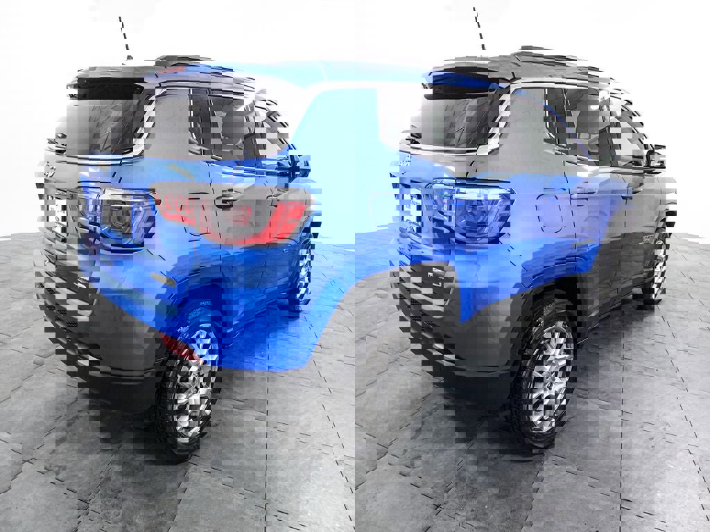 Used 2022 Jeep Compass Latitude image 5