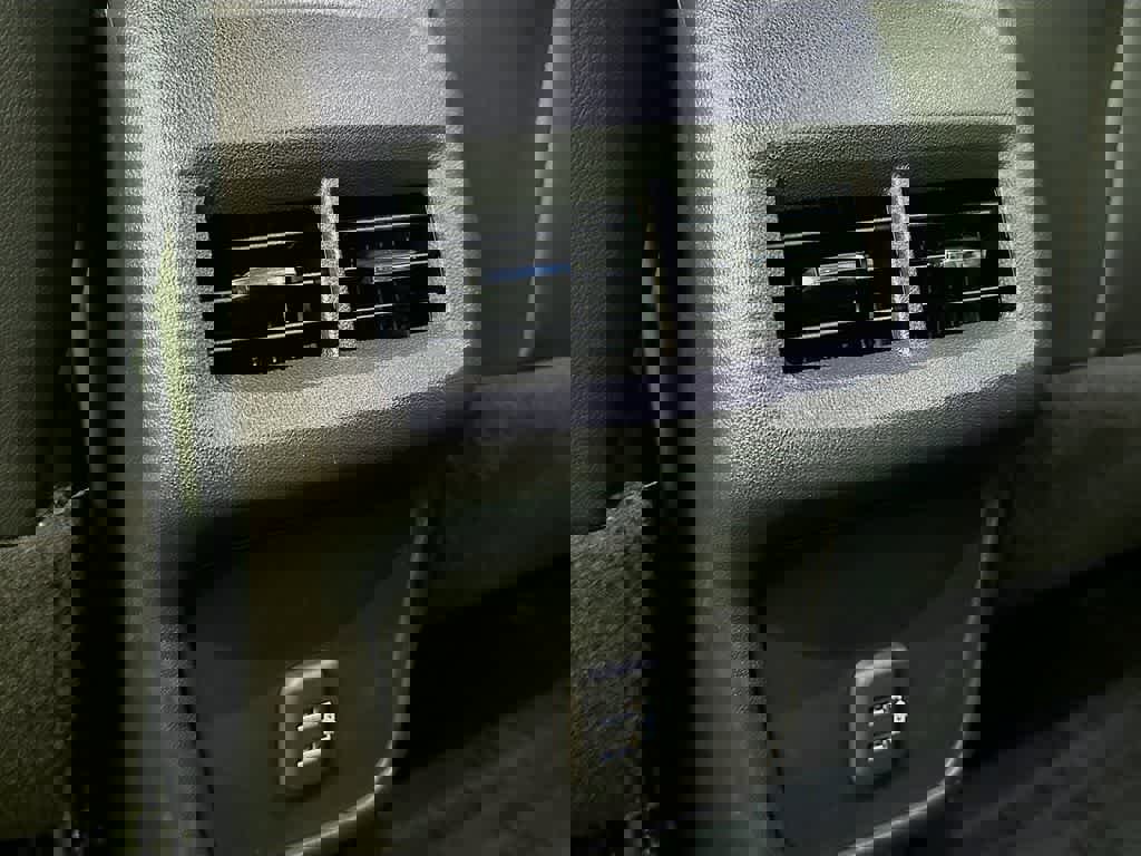 Used 2024 Chevrolet Equinox RS image 32