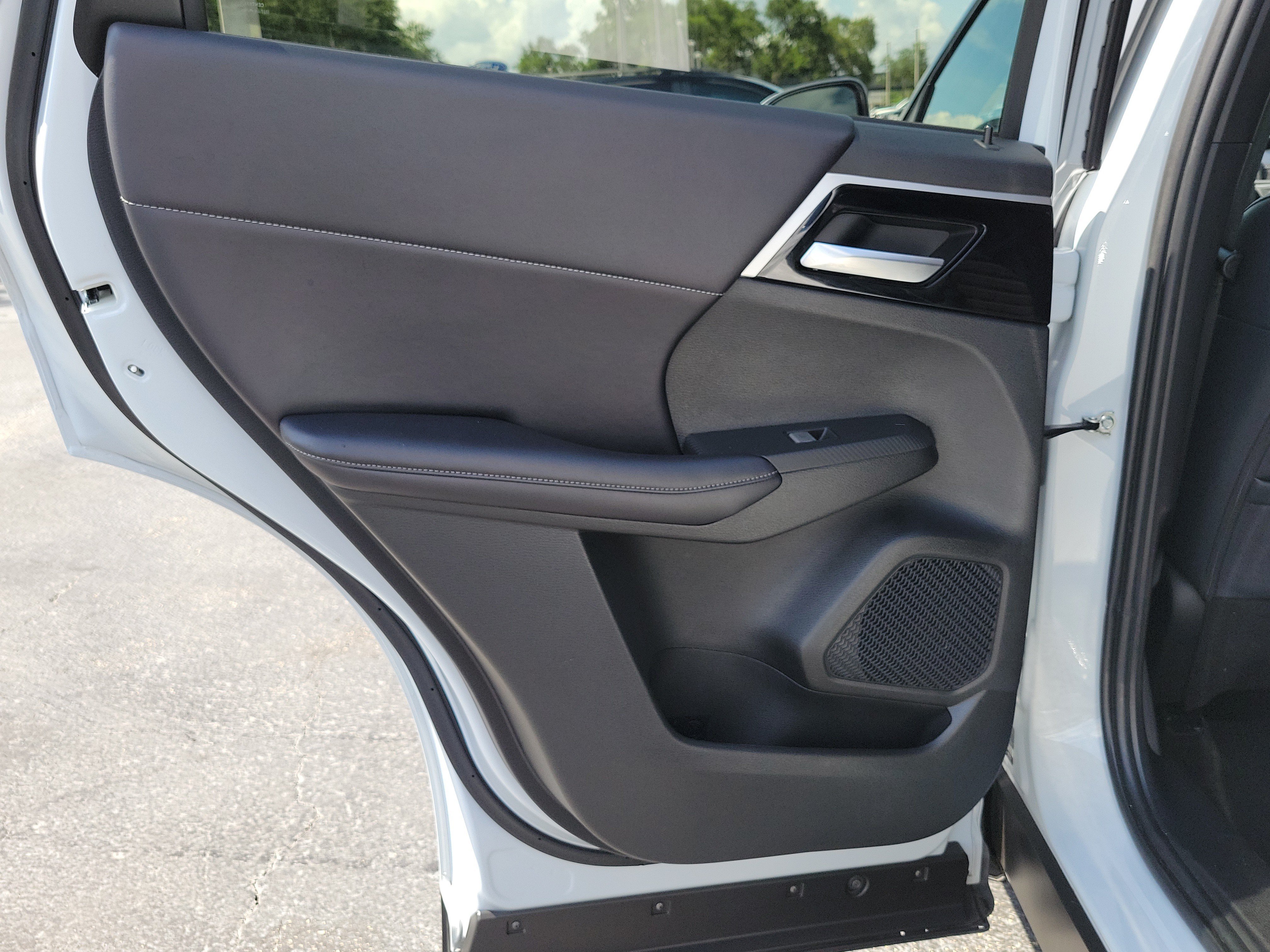 Used 2024 Mitsubishi Outlander SE FWD image 11