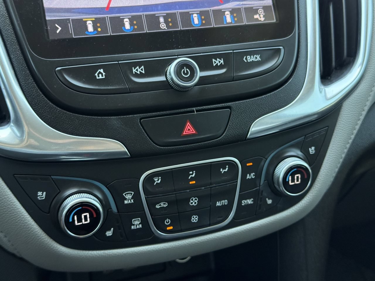 Used 2020 Chevrolet Equinox Premier FWD image 19
