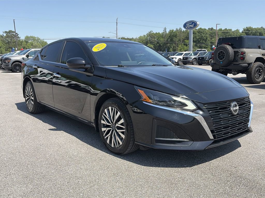 Used 2023 Nissan Altima 2.5 SV w/ SV Premium Package AWD/4WD image 9