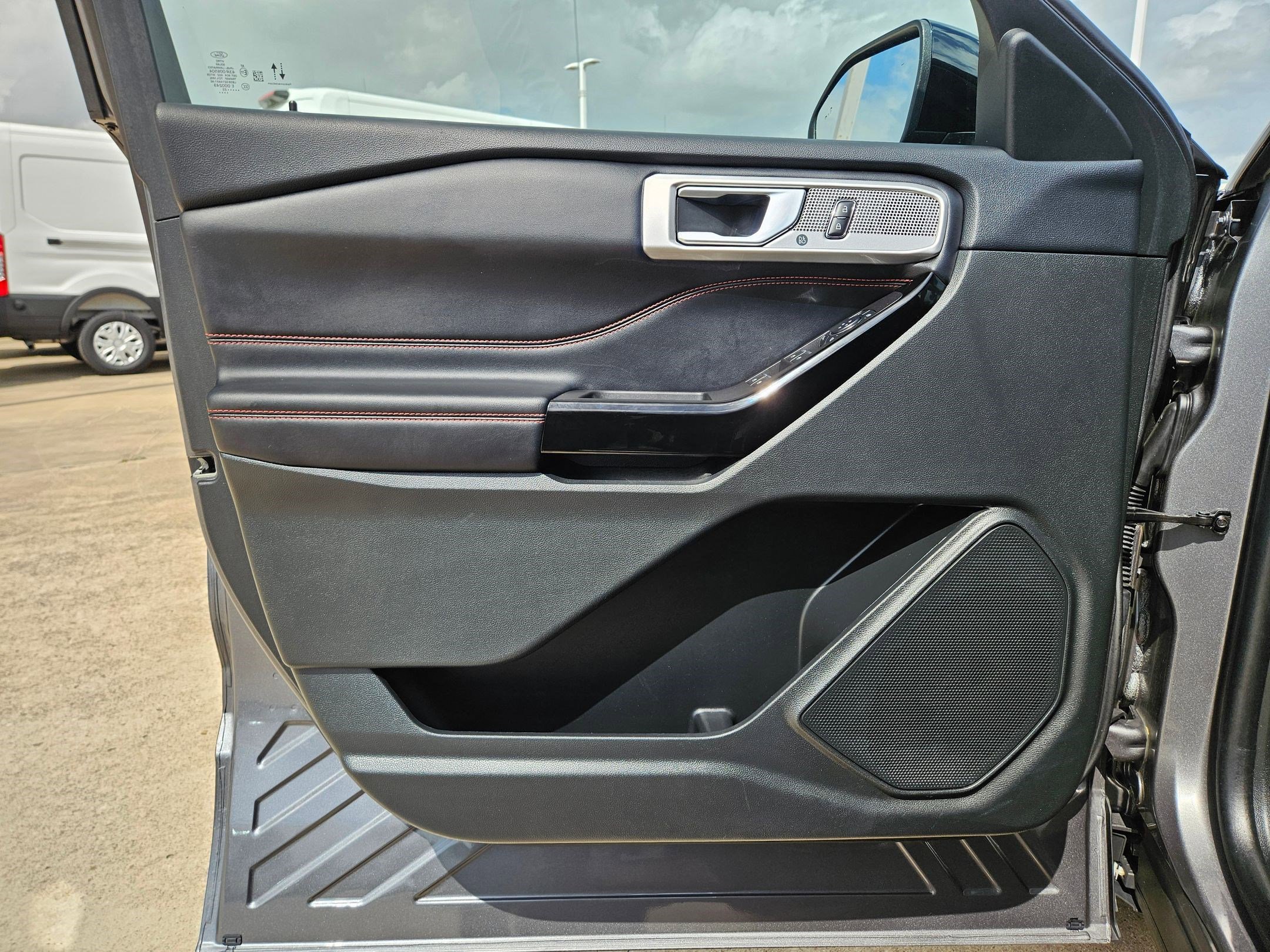 Certified 2023 Ford Explorer ST-Line w/ Class IV Trailer Tow Package AWD/4WD image 14