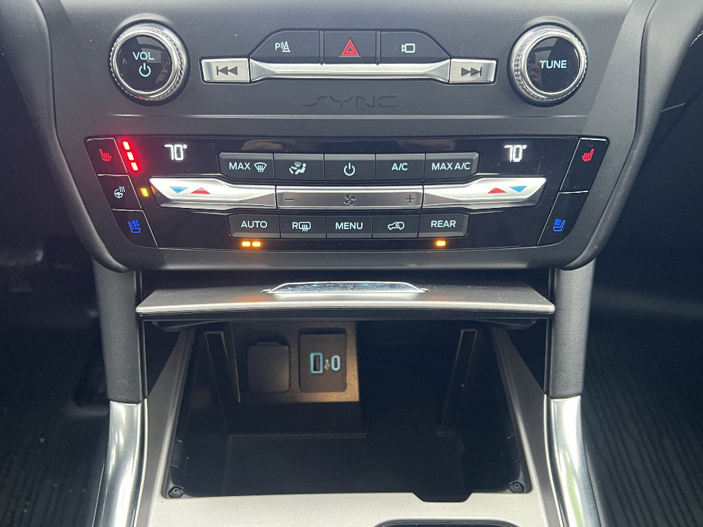 Certified 2020 Ford Explorer Platinum w/ Premium Technology Package image 29