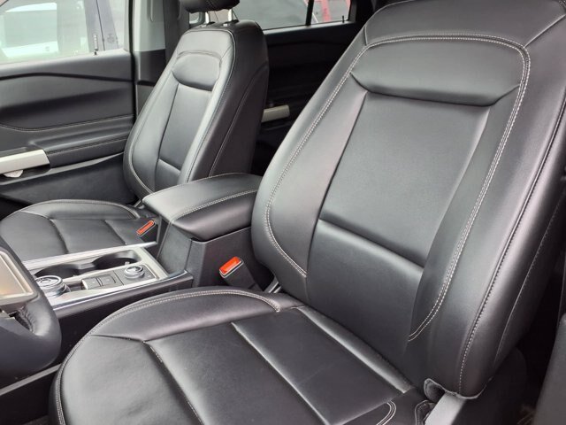 Certified 2023 Ford Explorer XLT w/ Equipment Group 202A AWD/4WD image 3
