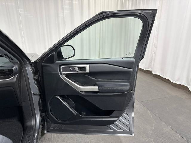 Certified 2022 Ford Explorer XLT w/ Equipment Group 202A AWD/4WD image 19