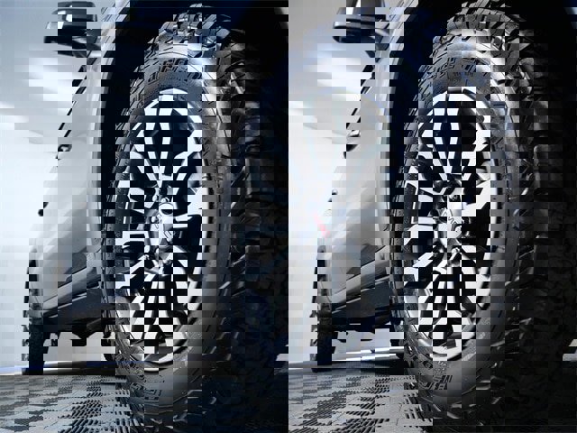 Used 2021 GMC Sierra 1500 AT4 w/ AT4 Value Package image 2