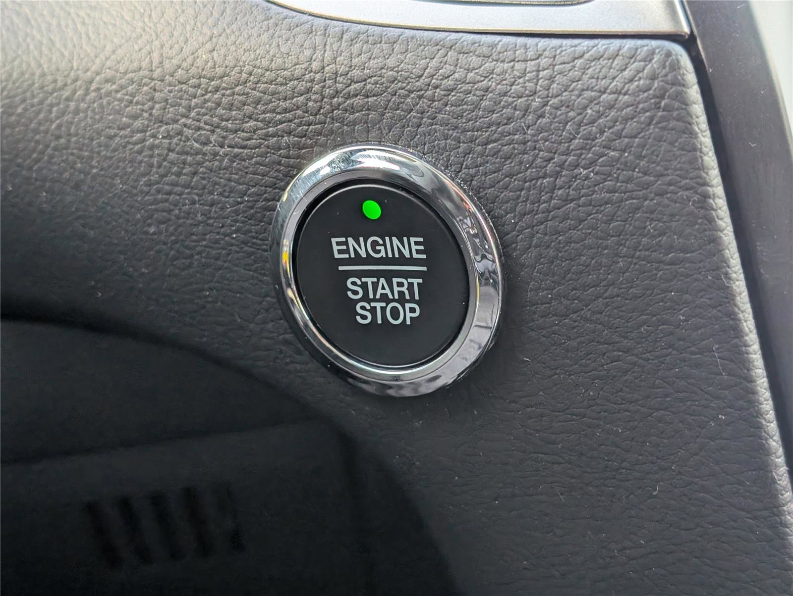 Certified 2024 Ford Edge SE w/ Black Appearance Package image 21