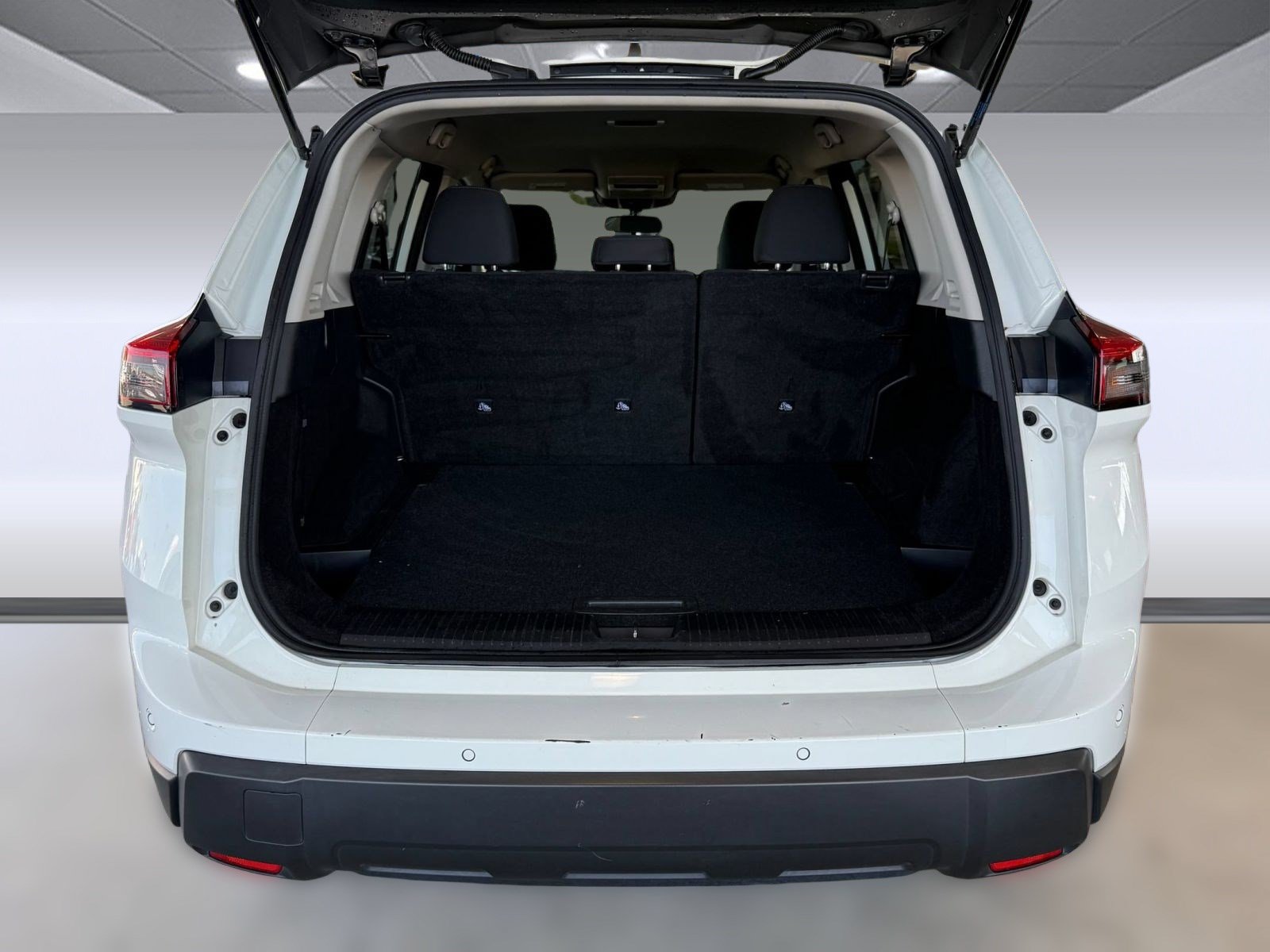 Used 2024 Nissan Rogue S FWD image 27