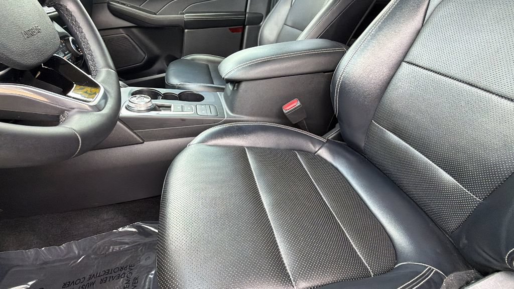 Certified 2022 Ford Escape Titanium FWD image 30