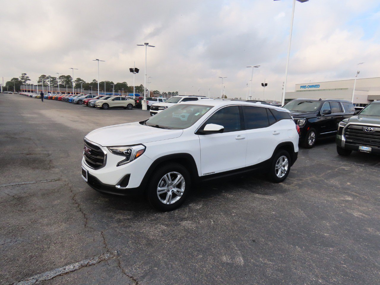 Used 2018 GMC Terrain SLE image 2
