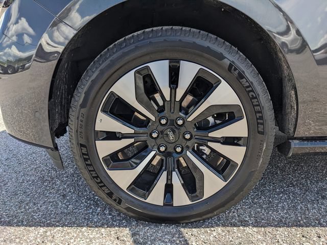 Certified 2025 Ford Expedition Platinum w/ Driver's Package AWD/4WD image 10