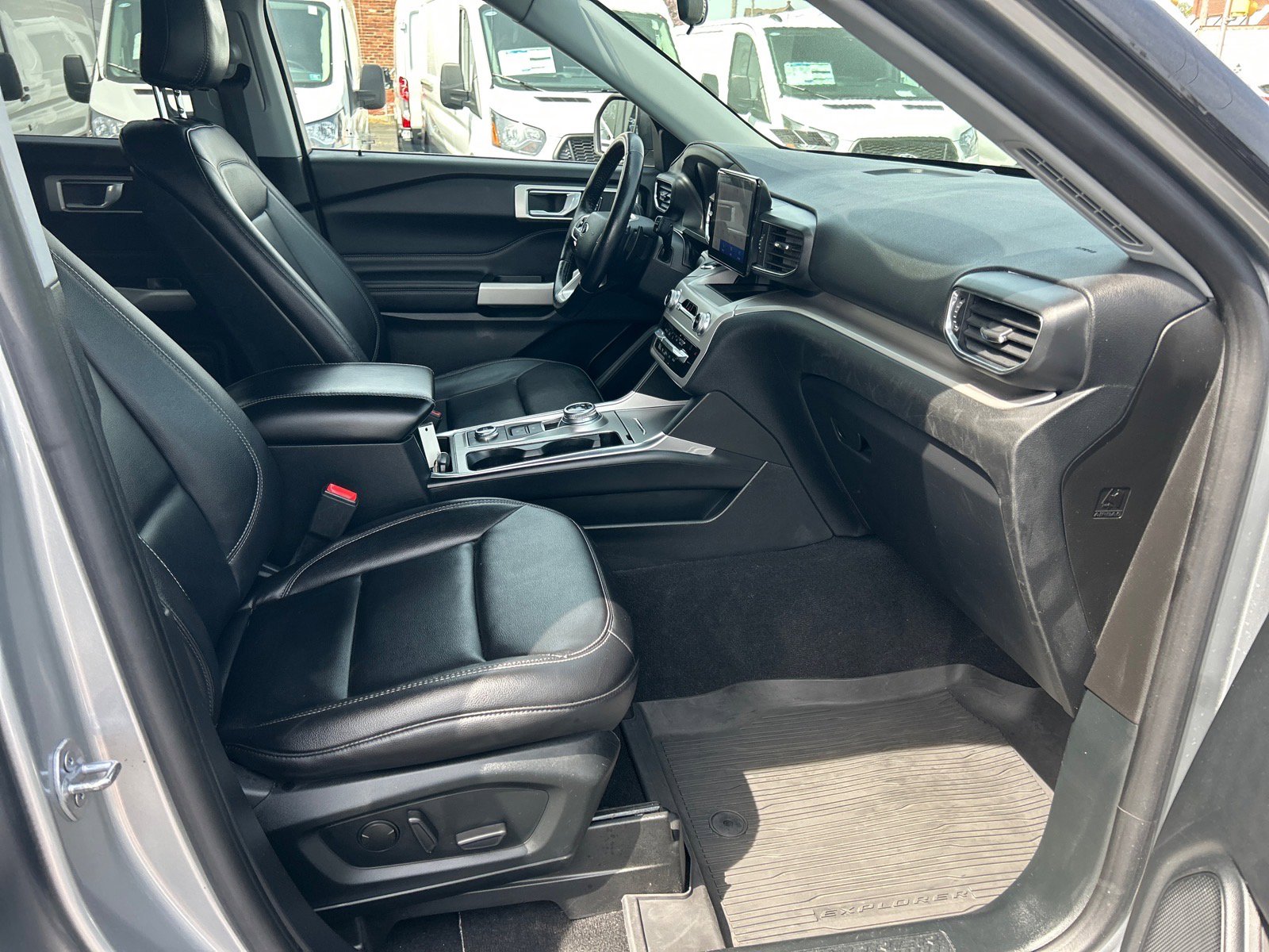 Certified 2020 Ford Explorer XLT w/ Equipment Group 202A AWD/4WD image 19
