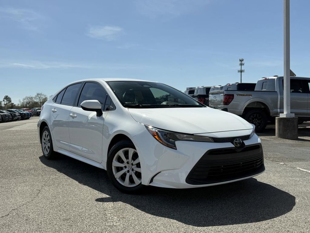 Used 2023 Toyota Corolla LE image 1