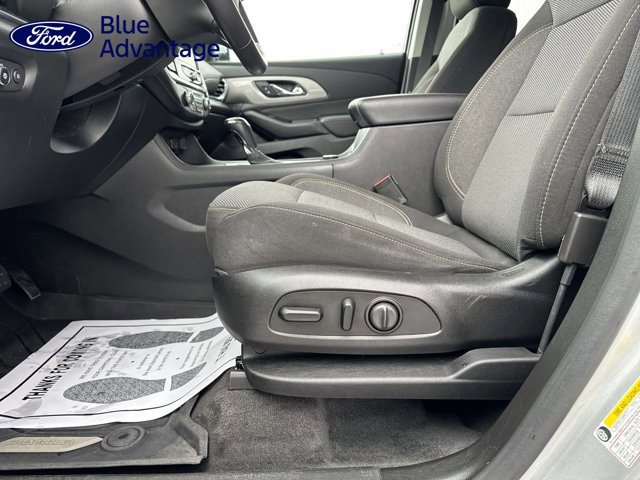 Used 2020 Chevrolet Traverse LT w/ LPO, Black Accent Package image 5