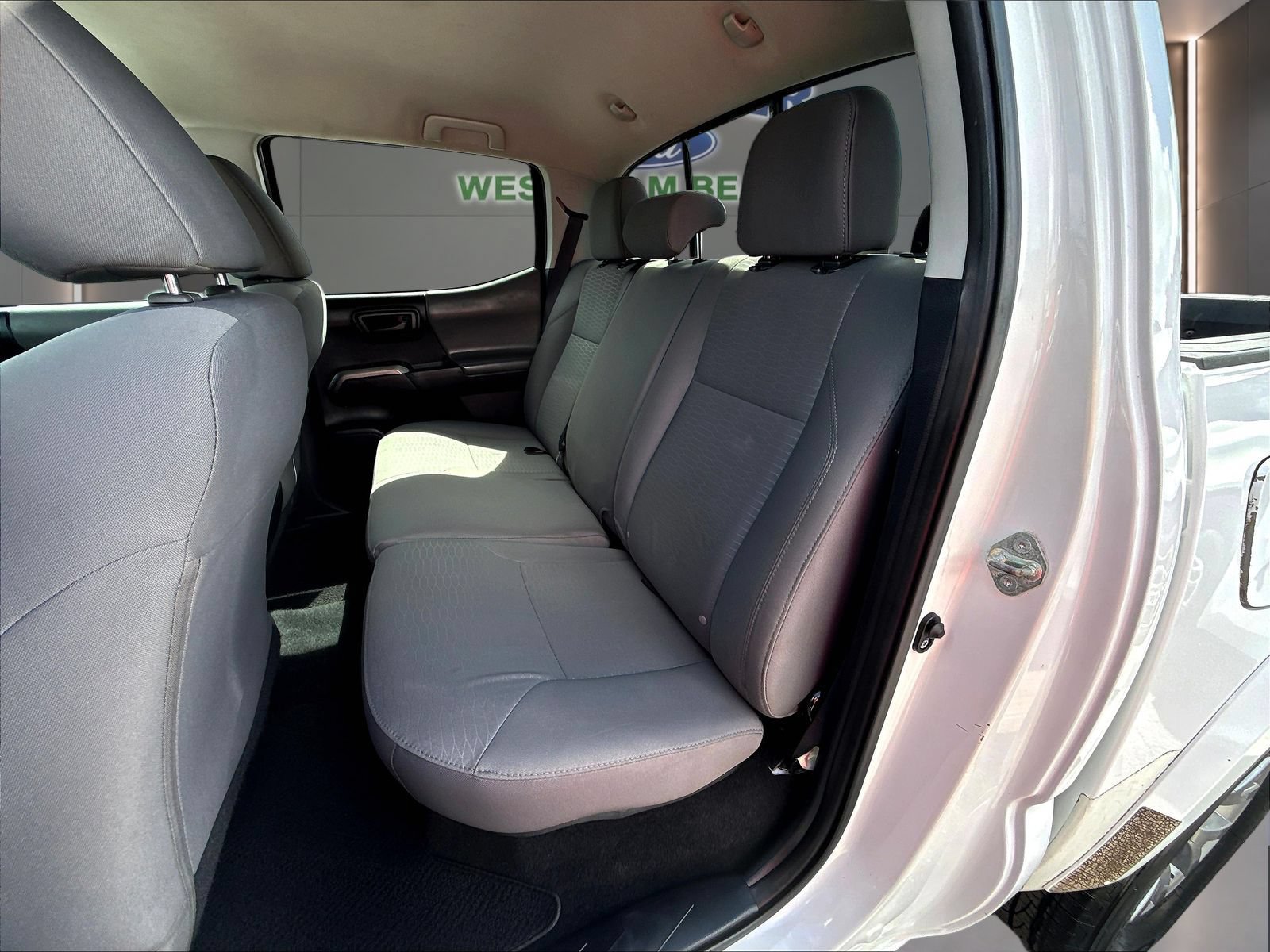 Used 2017 Toyota Tacoma SR5 w/ SR5 Appearance Package (SM) RWD image 27