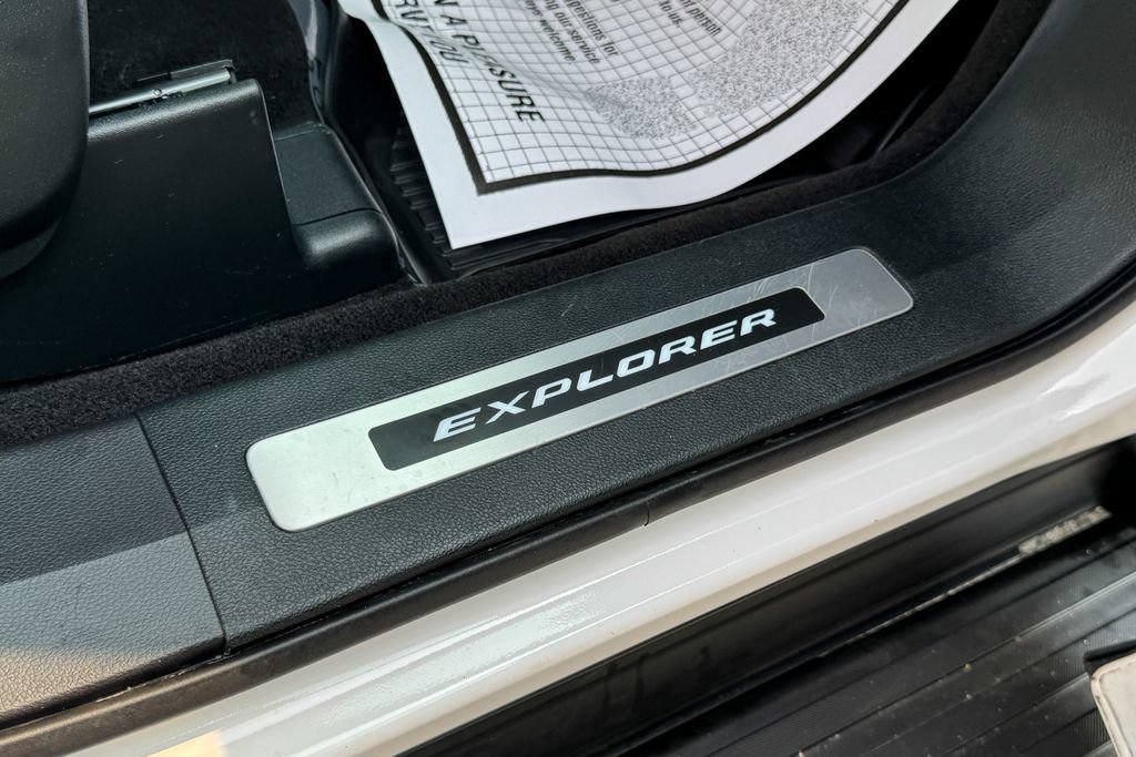 Certified 2018 Ford Explorer Platinum AWD/4WD image 16