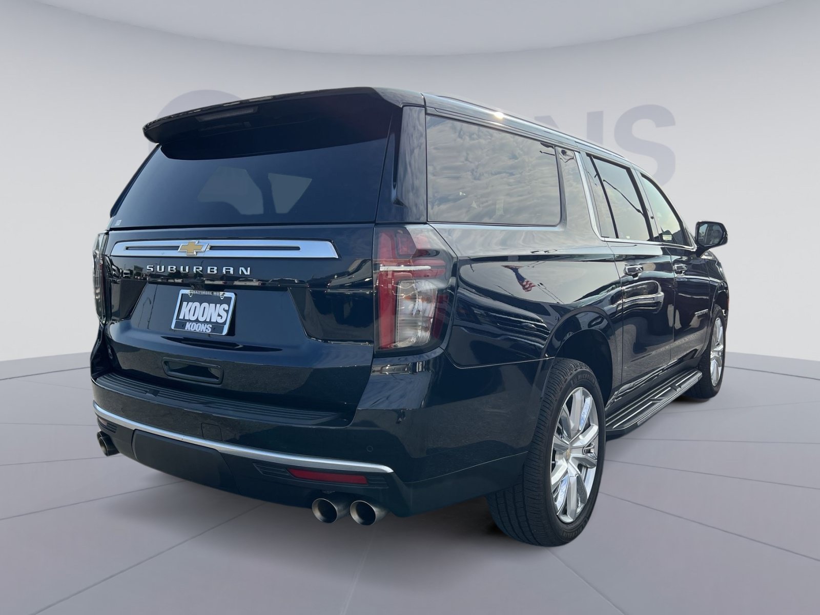 Used 2022 Chevrolet Suburban High Country w/ Max Trailering Package AWD/4WD image 7