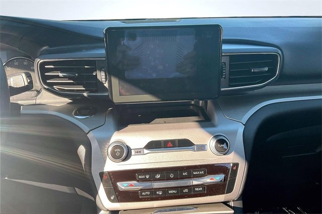 Certified 2022 Ford Explorer XLT w/ Equipment Group 202A image 6