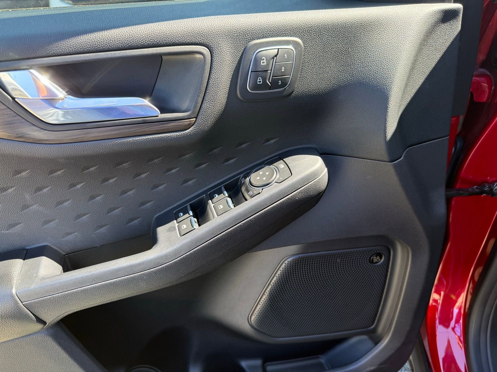 Certified 2020 Ford Escape Titanium image 12