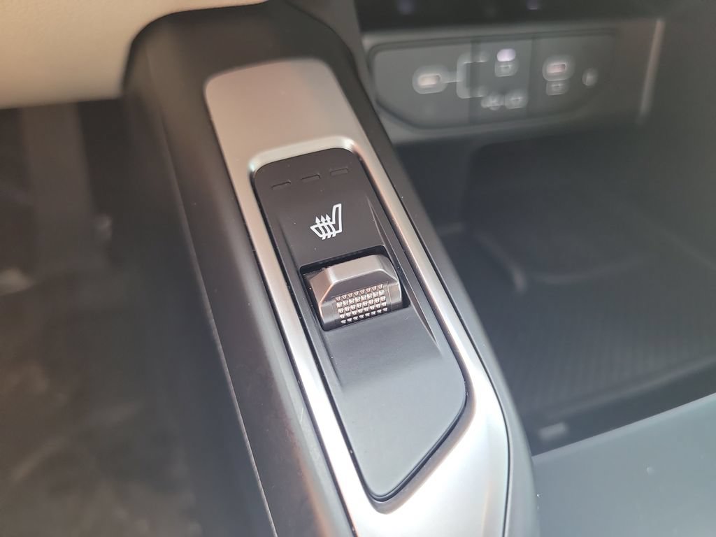 Used 2025 Kia Sorento S FWD image 26