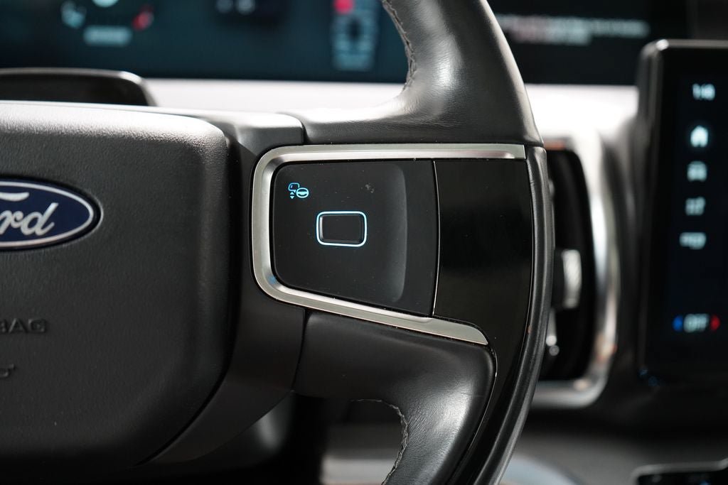 Certified 2025 Ford Expedition Platinum AWD/4WD image 16