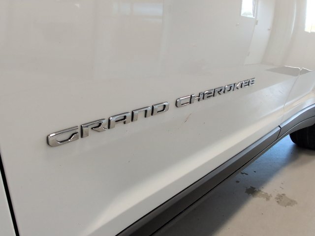 Used 2023 Jeep Grand Cherokee Limited AWD/4WD image 10