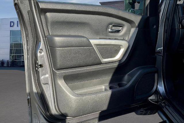 Used 2024 Nissan Titan SV w/ SV Convenience Package RWD image 21