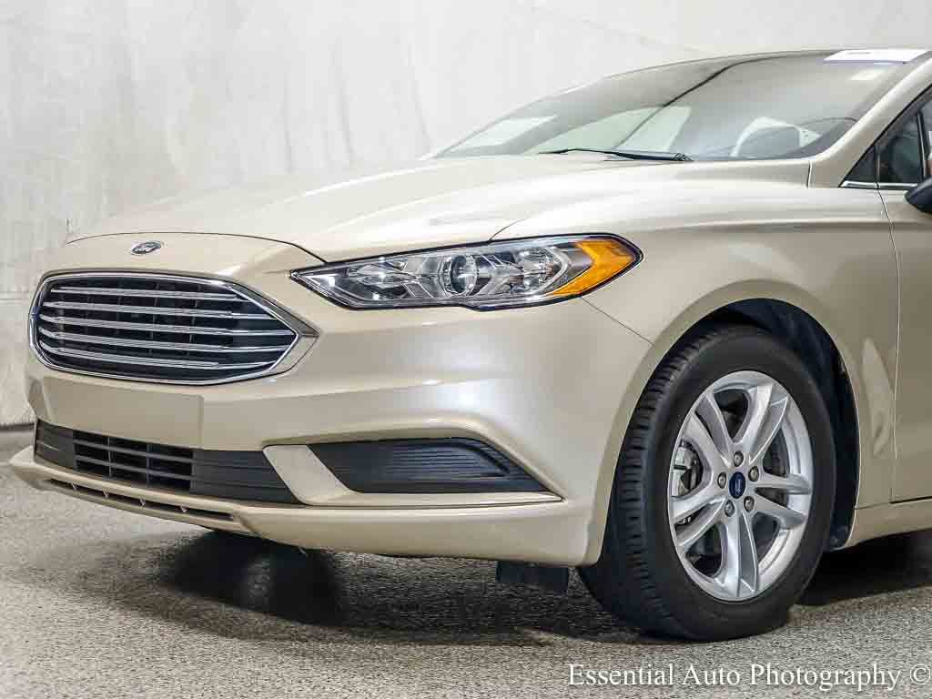 Certified 2018 Ford Fusion SE w/ Fusion SE Technology Package FWD image 3