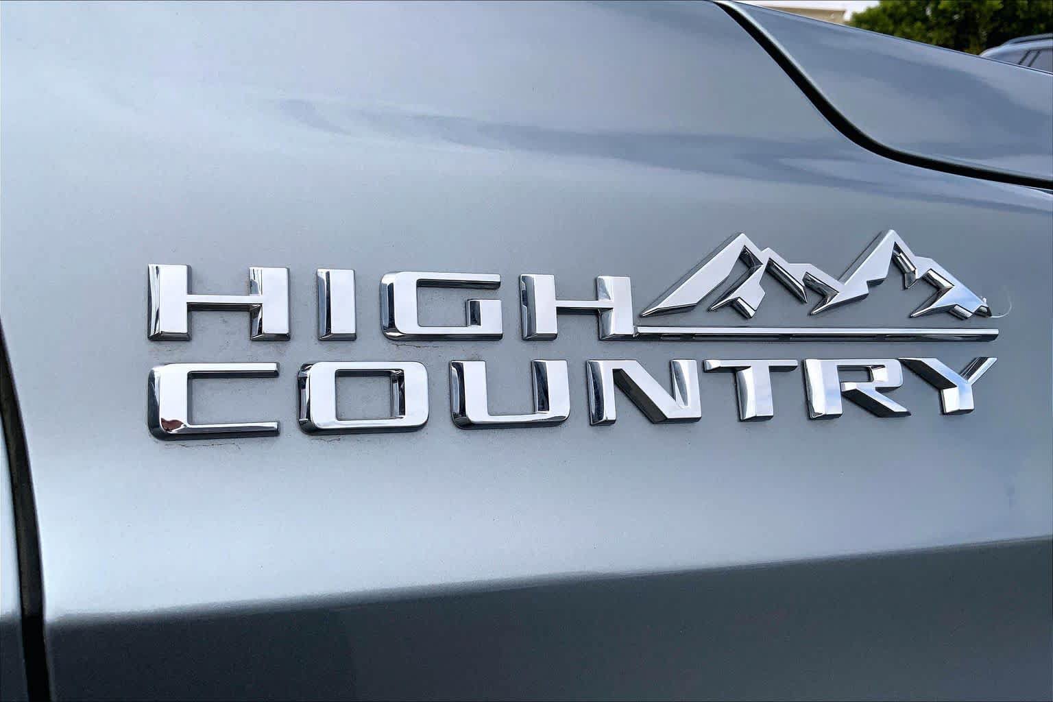 Used 2025 Chevrolet Tahoe High Country AWD/4WD image 18